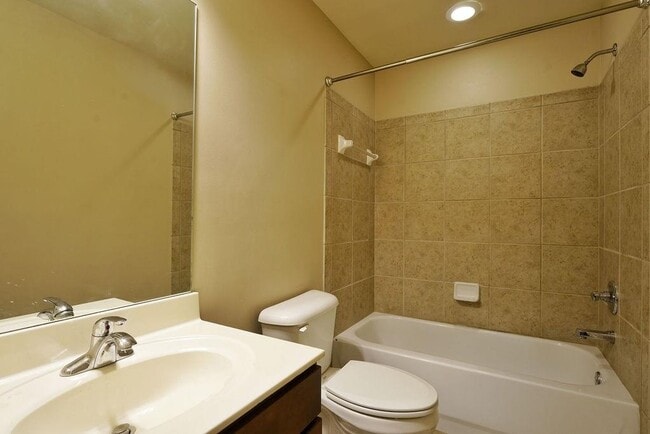 Building Photo - 307 Le Gran Bend