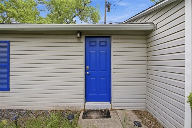 Building Photo - 4024 Collinwood Ave