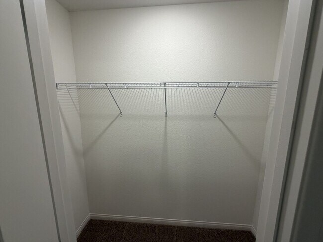 Building Photo - Stunning 4-Bedroom Home with Loft & Den – Spacious and Move-In Ready!