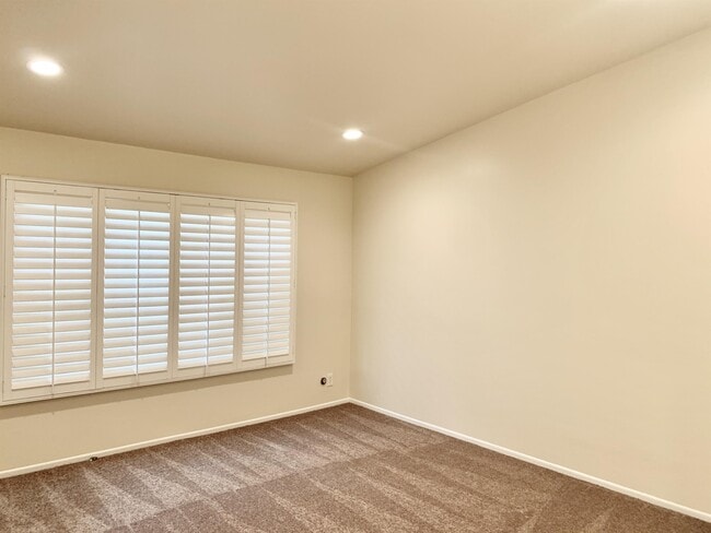 Building Photo - 300 Los Padres Ln