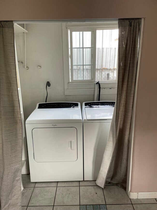 Building Photo - 3815 N California St