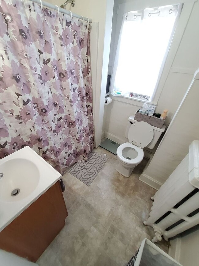 Building Photo - 1602 Newport Ave