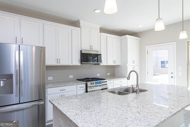 Building Photo - 272 Commons Ave