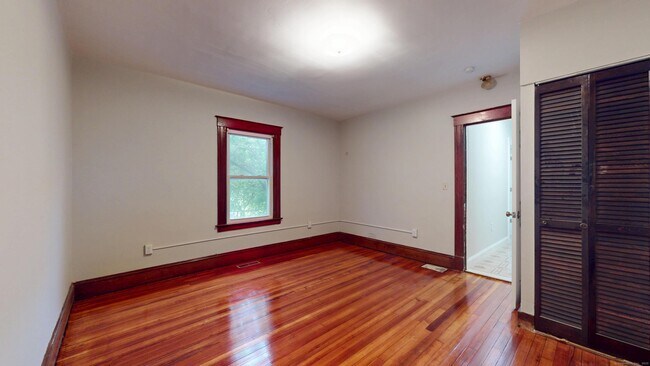 Building Photo - 907 New Britain Ave