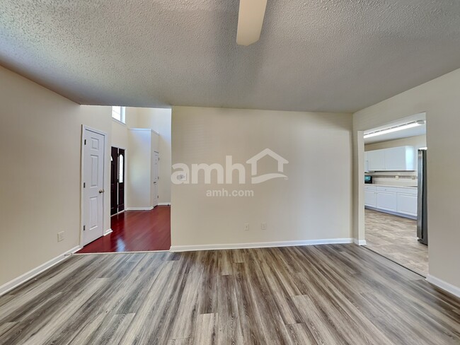 Building Photo - 112 Ventura Trl