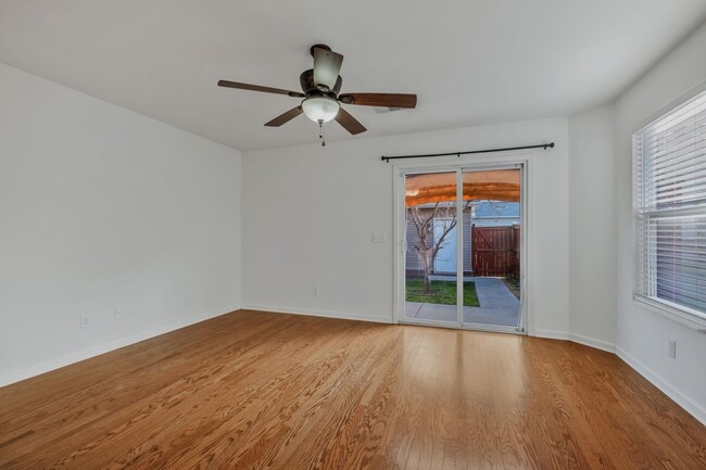 Building Photo - Updated Hermitage townhome, 2BR 2.5 bath, gym, pool, sidewalks, garage, fenced yard, available now!