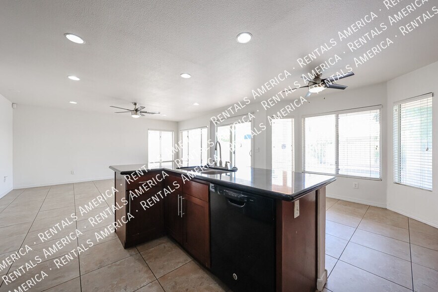 Building Photo - 820 N Granada Dr