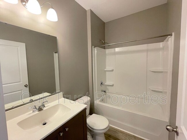 Building Photo - 217 Lapping Waters Dr
