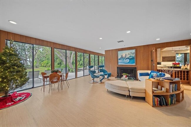 Building Photo - 3348 Old Oak Dr