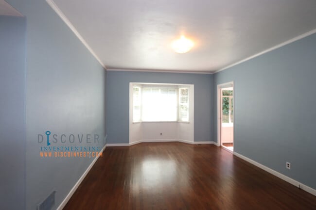 Building Photo - Oakmore Ranch Style Home