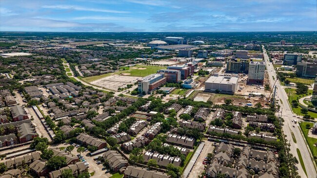 Building Photo - 7447 Cambridge St