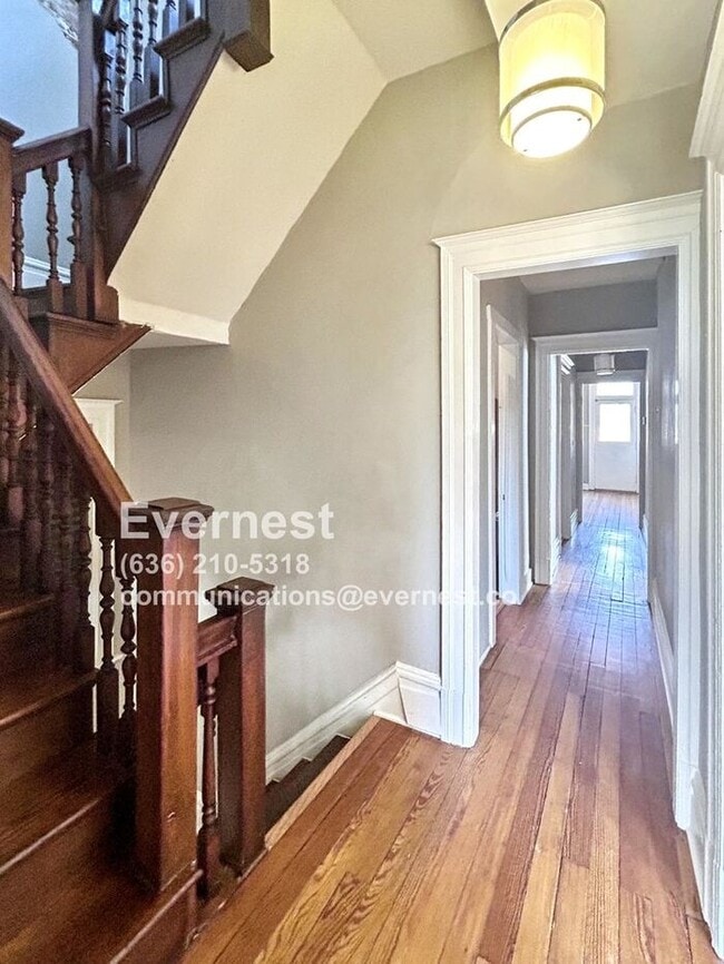 Building Photo - 4-Bedroom, 2-Bathroom Home in a Convenient...