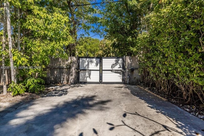 Building Photo - 1109 NE 89th St