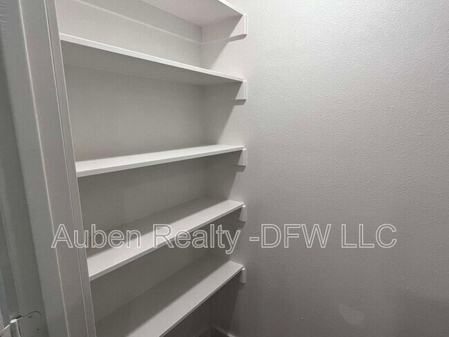 Building Photo - 2524 S Fannin Ave