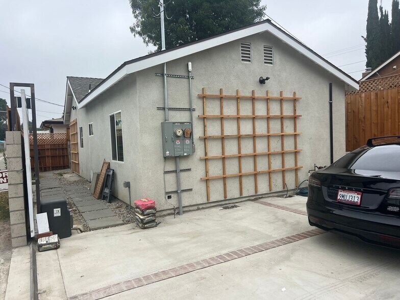 Building Photo - 17044 San Fernando Mission Blvd