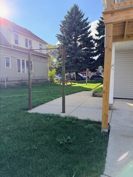 Building Photo - 1352 S 59th St