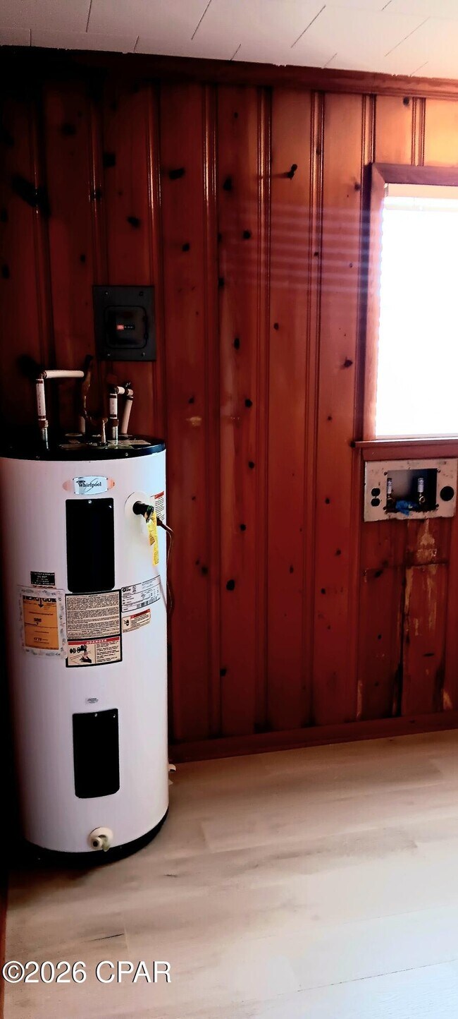 Building Photo - 648 N 9th Plaza