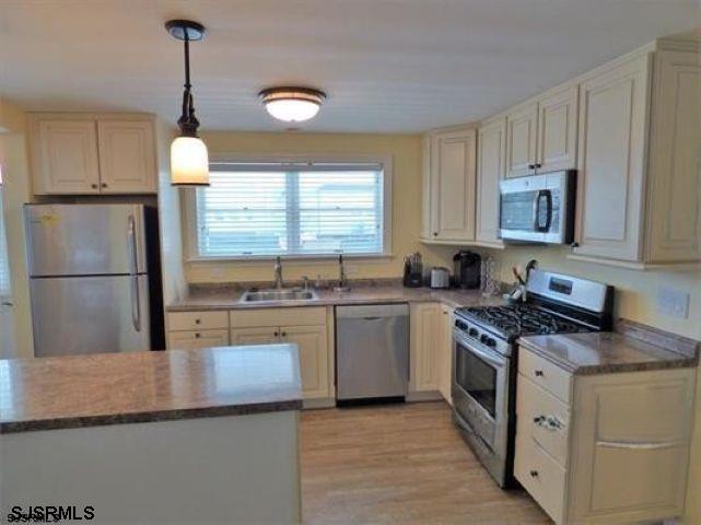 Building Photo - 875 Stenton Pl