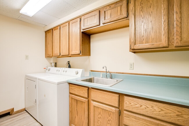 Building Photo - Gorgeous Three Bedroom Available 8/5/25!