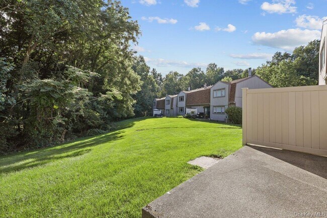 Building Photo - 5 Meadowlark Cir