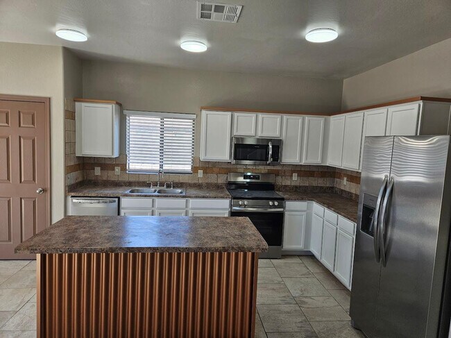 Building Photo - 36337 W Velazquez Dr
