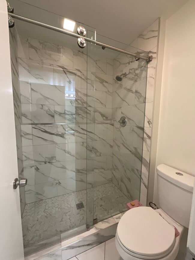 Building Photo - 4 Bedroom 3 Bath 2 Story Home With Family ...