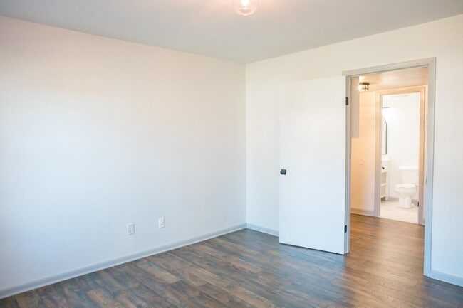 Building Photo - 21 Rivers Point Row