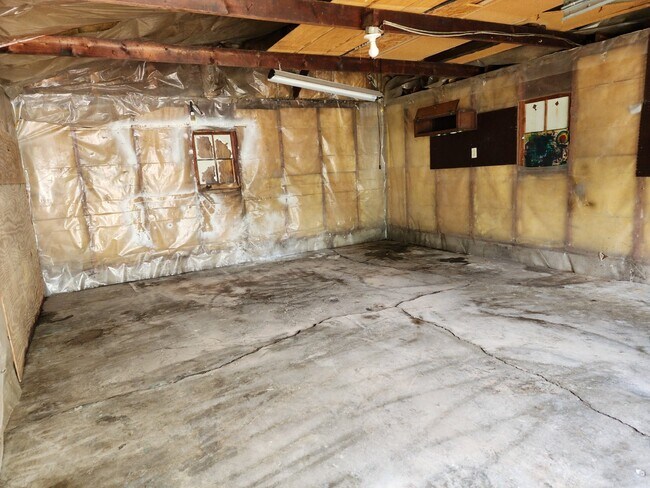 Building Photo - Charming 3 Bedroom Home in Indianapolis with Spacious Layout and Convenient Location!