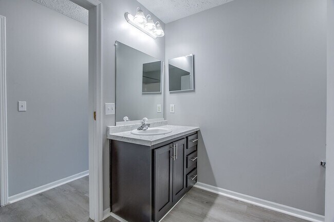Building Photo - 4 Bed / 2 Full Bath Tri-Level — Garage, Dishwasher, Central A/C, W/D Hookups - Built 2001