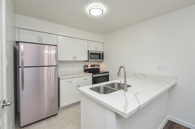 Building Photo - 10001 Westpark Dr