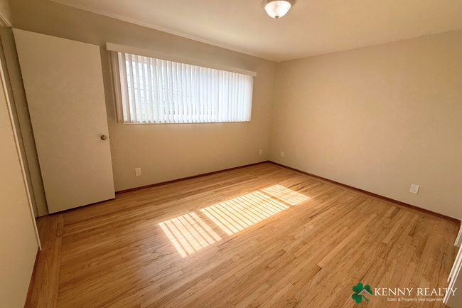 Building Photo - Beautifully Remodeled 3 Bedroom, 2 Bathroo...