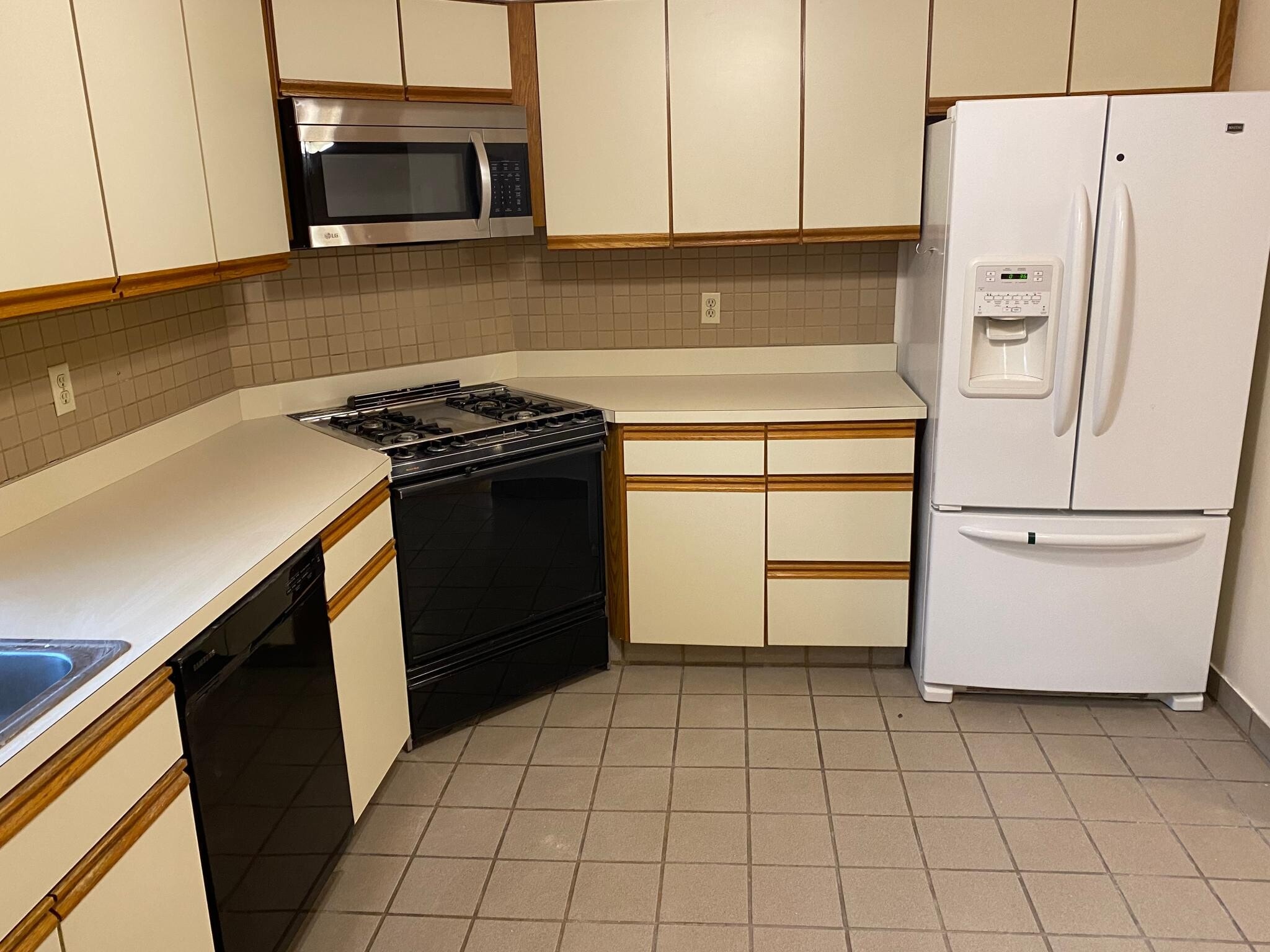 Building Photo - 601 Mountain Ave