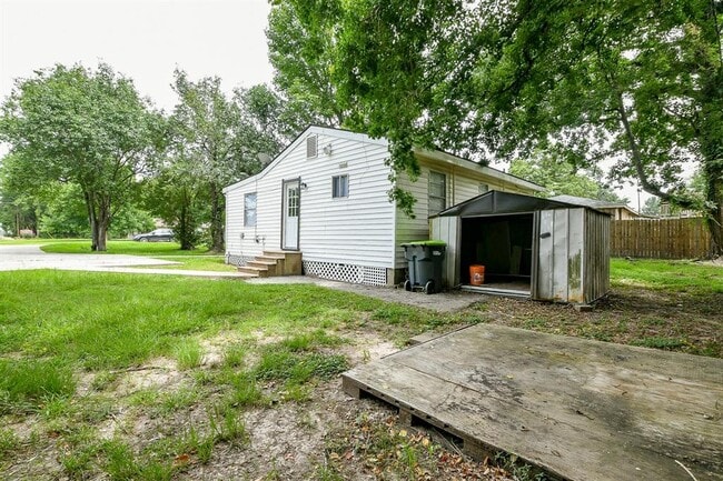 Building Photo - 24204 Linda Ln