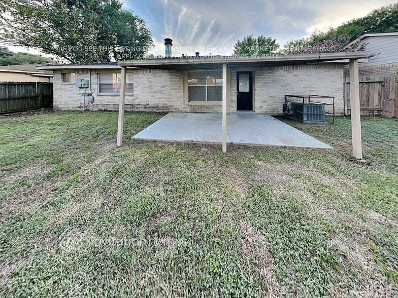 Building Photo - 13942 Towneway Dr