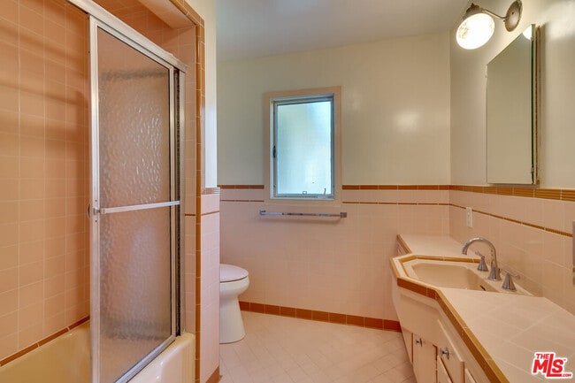 Building Photo - 214 Bellino Dr