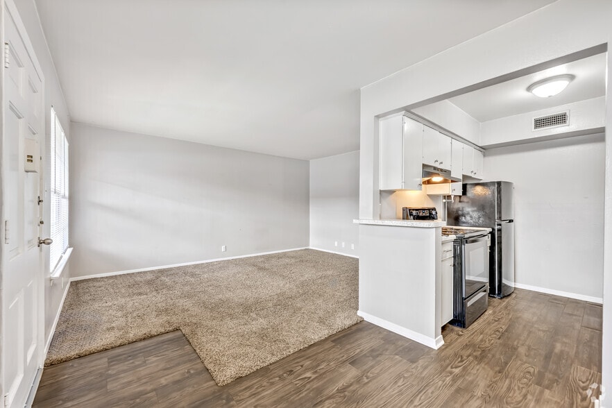 1BR, 1BA - 620SF - Living Room/Kitchen - The Colonial Apartments