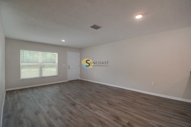 Building Photo - 9121 N Travis Dr