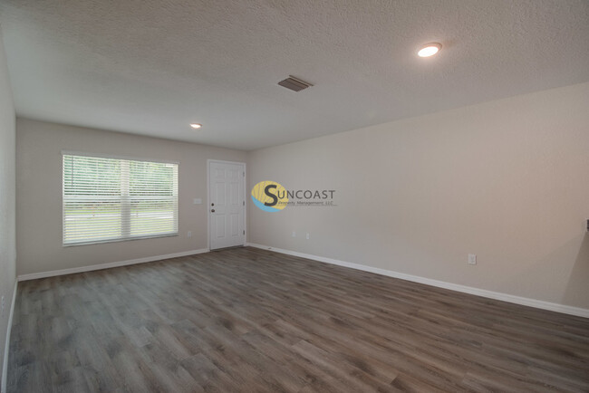 Building Photo - Live Your Best Life in Citrus Springs!