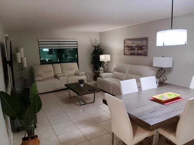 Building Photo - 13125 Chadwick Ct