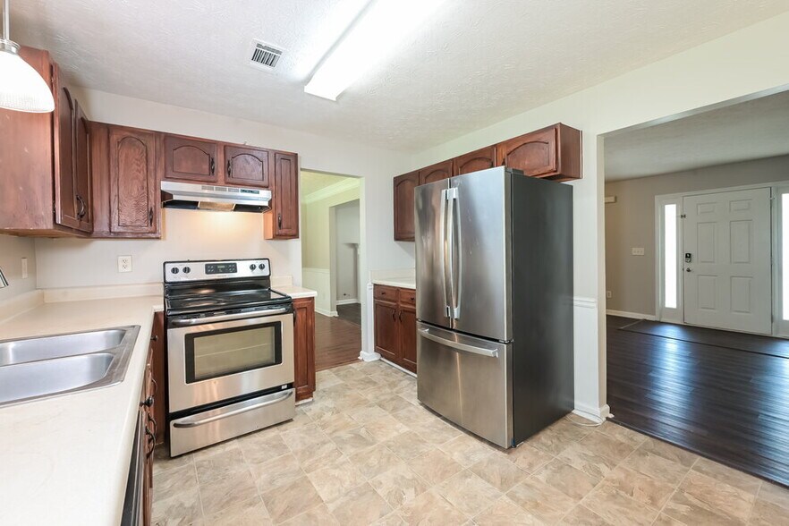 Building Photo - 1405 Stephens Pond View