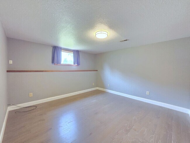 Building Photo - $3,250- 5 Bed / 3 Bath Beautiful Home in Upper South Hill