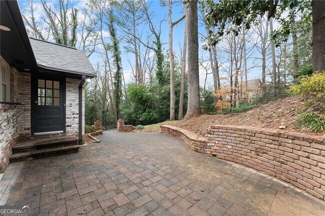 Building Photo - 4540 Club Valley Dr NE
