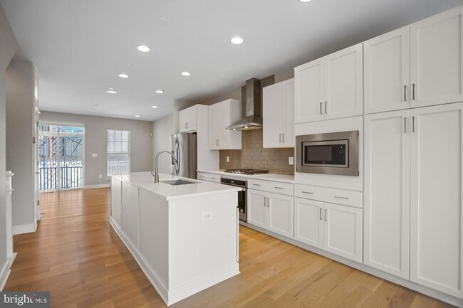 Building Photo - 621 Parkside Pl NE