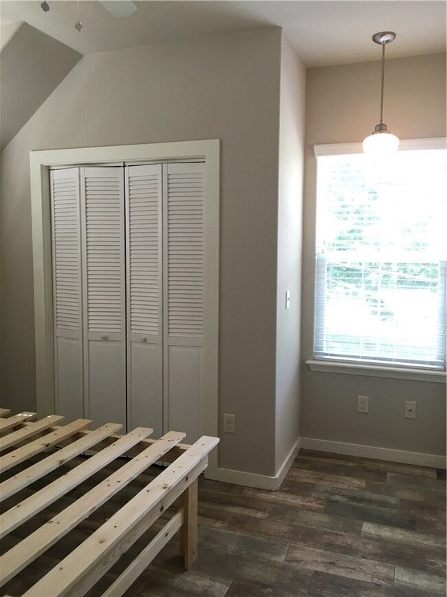 Building Photo - 1639 W Stone St