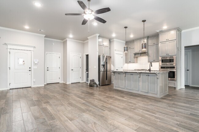 Building Photo - Beautiful Home in Woodland Park
