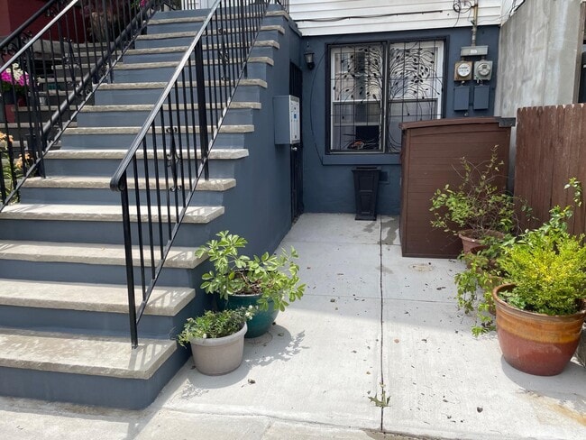 Building Photo - 65 Atlantic St