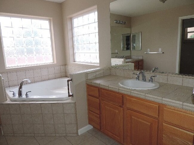 Building Photo - Golf Course home for rent, 1997 sqft, 3 be...