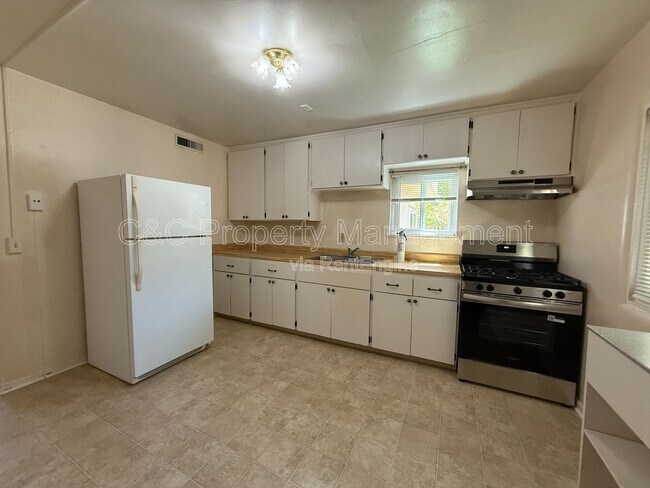 Building Photo - 500 Hamilton Ave