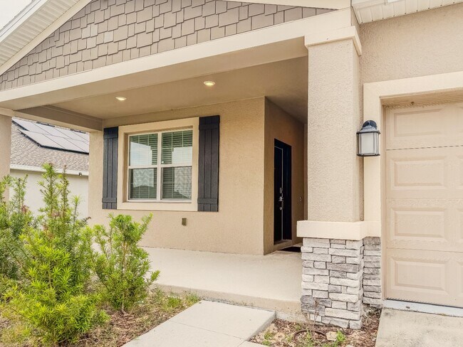 Building Photo - 1 Bedroom / 1 Bathroom Private Furnished Suite Available for Immediate Move-In!