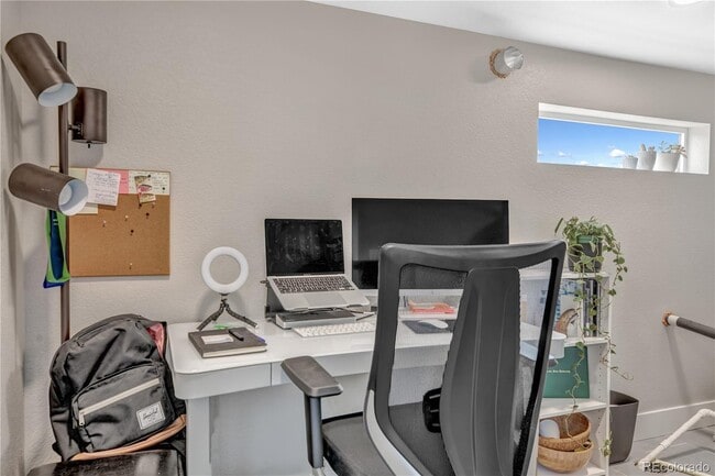 Building Photo - Spacious 3-Bed Townhouse with Finished Basement in Denver's Heart